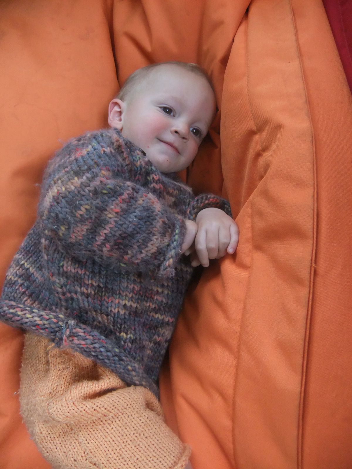 Le pull n'a pas encore été bloqué, c'est pour ça que le bas tournicote encore :-)