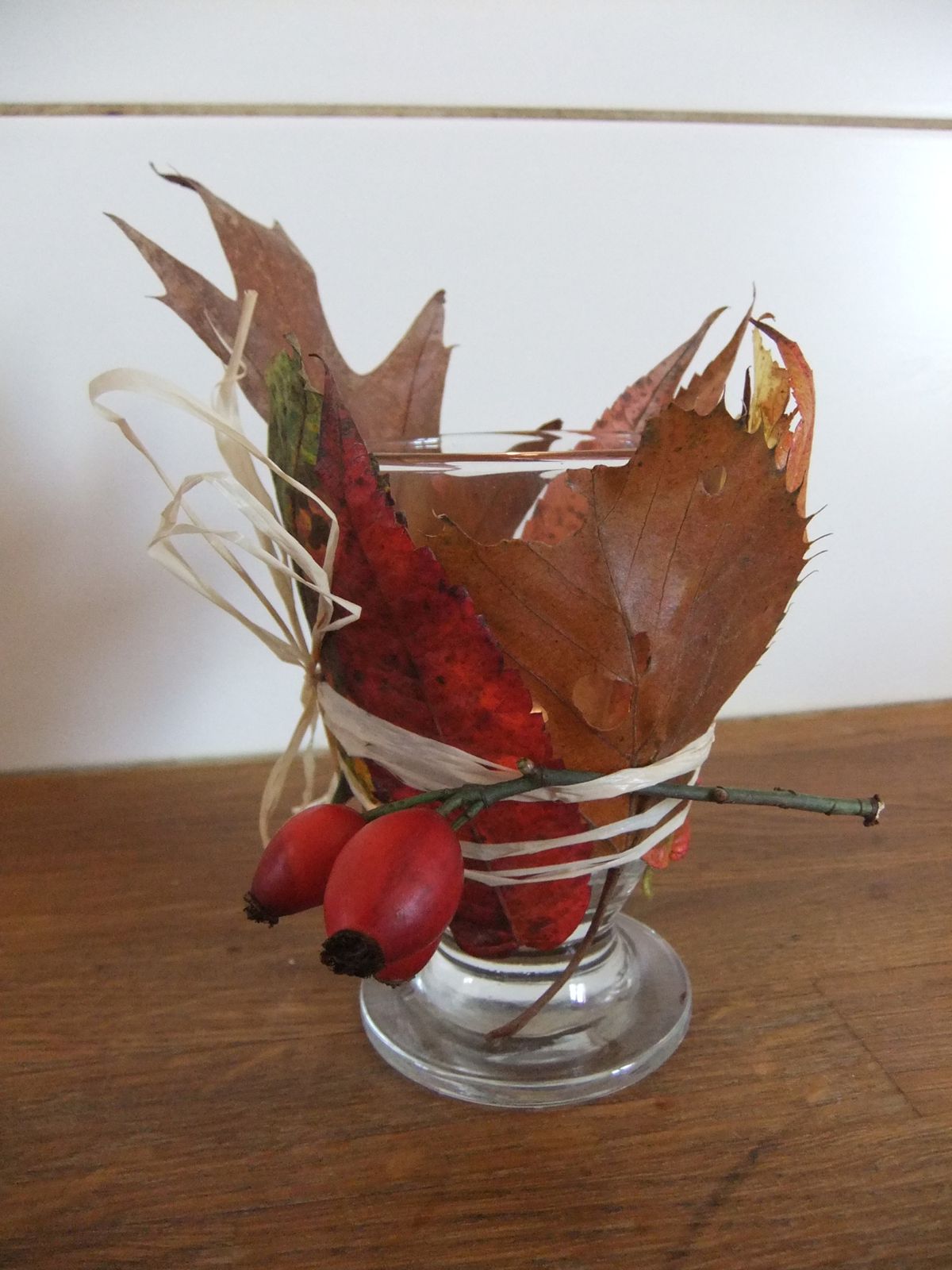Un photophore décoré de trésors d'automne