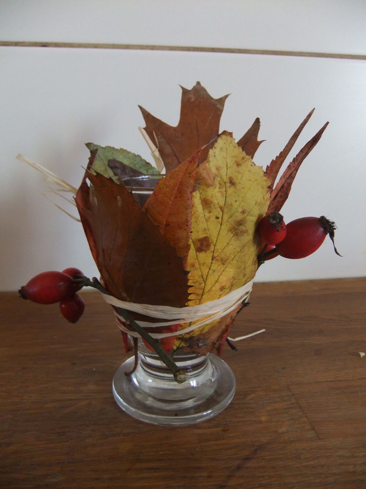 Un photophore décoré de trésors d'automne