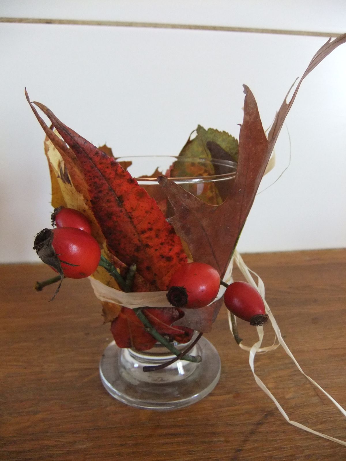Un photophore décoré de trésors d'automne