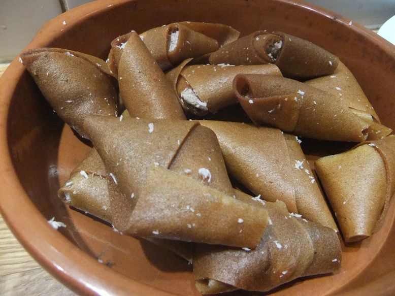 Des samosas kakis coco (il faudra que je prenne des cours pour les plier !), et une "fondue" à la crème poire / cacao