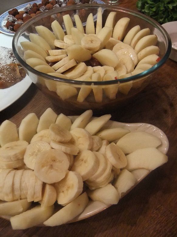 Des samosas kakis coco (il faudra que je prenne des cours pour les plier !), et une "fondue" à la crème poire / cacao