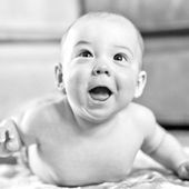 Pourquoi il ne faut surtout pas asseoir les bébés