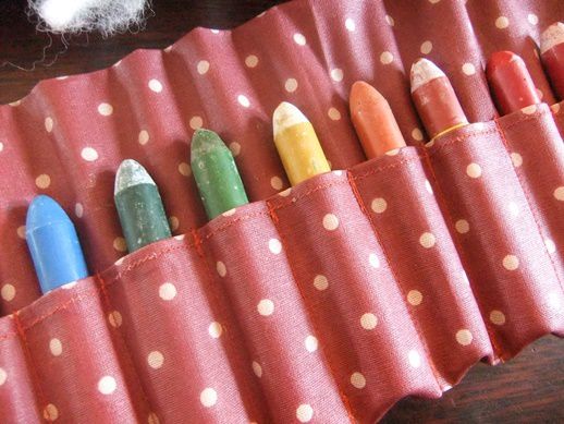 Et auto-cadeau ;-) une pochette à craies de cire en coton ciré, plus rigide, je l'ai trouvé super pratique à coudre à la machine !