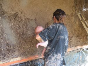 Les enfants aident... ou ralentissent :-)   Les aléas du chantier !