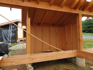 On plaque en OSB pour pouvoir faire des caissons, comme pour la maison