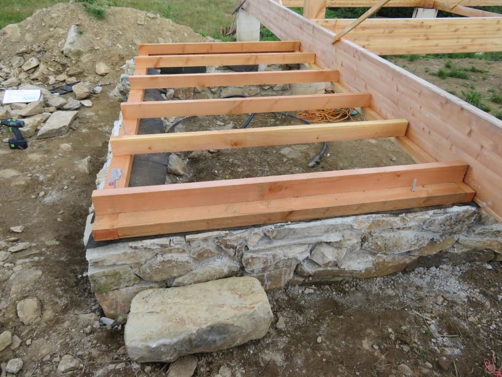 Les solives pour la base du plancher
