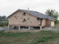 Enduit de finition et badigeons de chaux à l'extérieur de la maison
