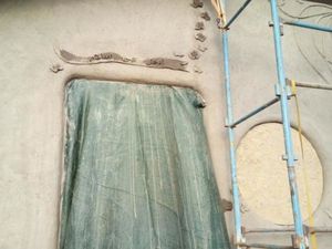 Enduit de finition et badigeons de chaux à l'extérieur de la maison